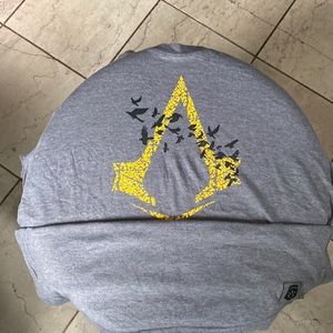 Rare find! Assassins Creed t-shirt. Size large excellent condition.